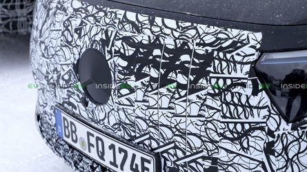 Mercedes EQA, le nuove foto spia del restyling
