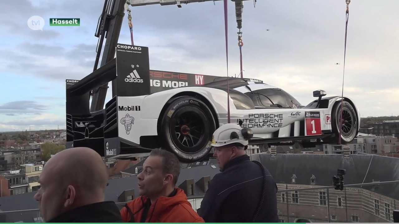 Porsche 919 Hybrid sur une terrasse