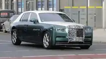 Rolls-Royce Phantom facelift spy photo