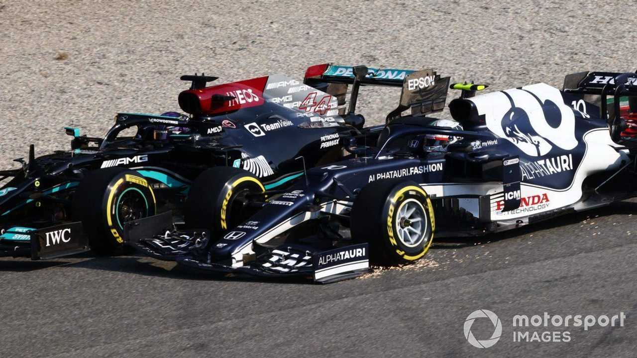 Lewis Hamilton battles Pierre Gasly at Italian GP 2021
