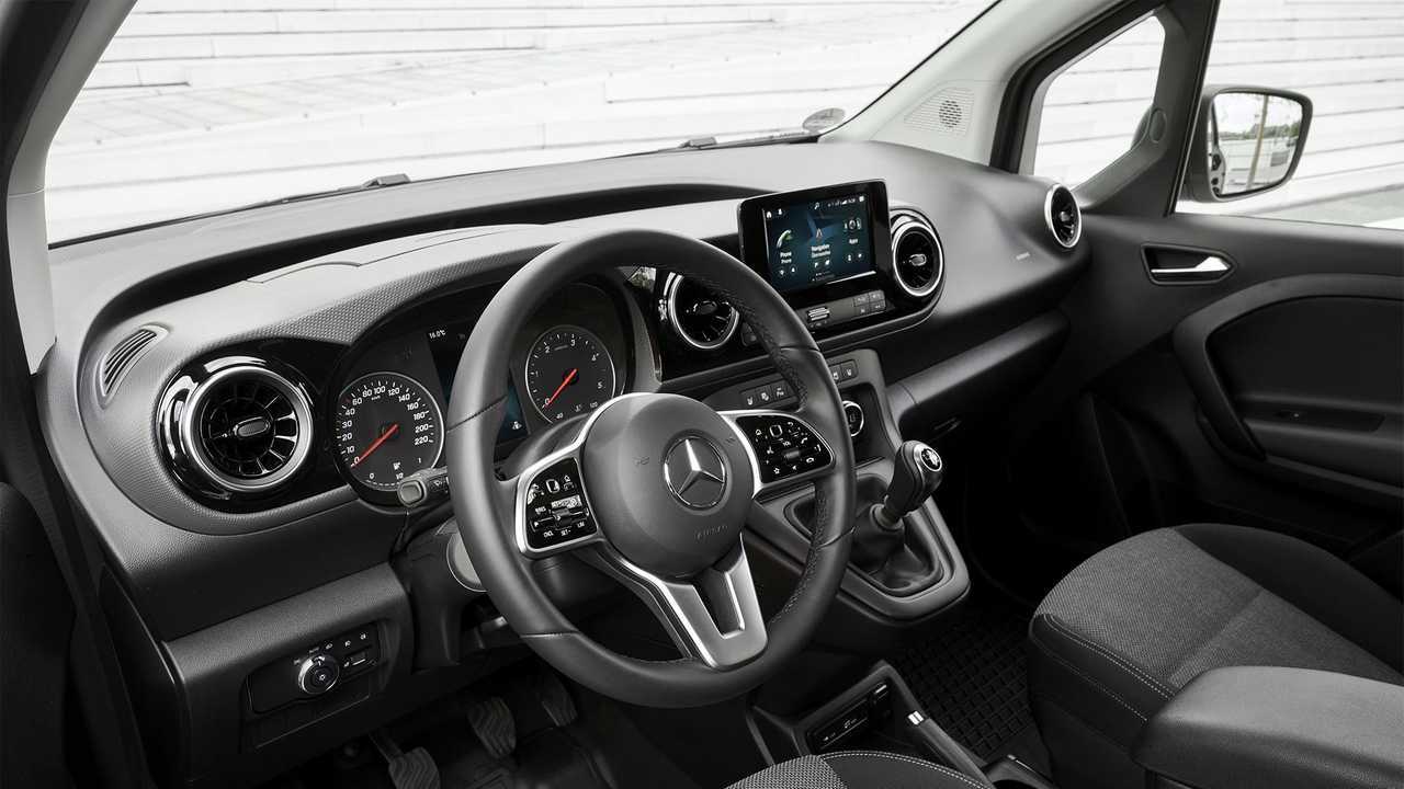 Mercedes-Benz Citan Tourer - Dashboard and Driver's Seat