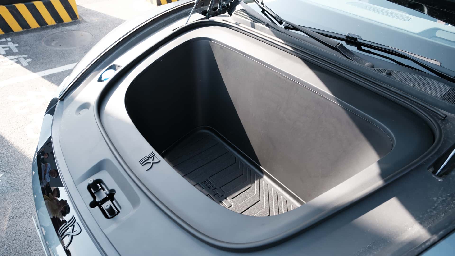 byd-han-l-tang-l-and-megawatt-charging.j