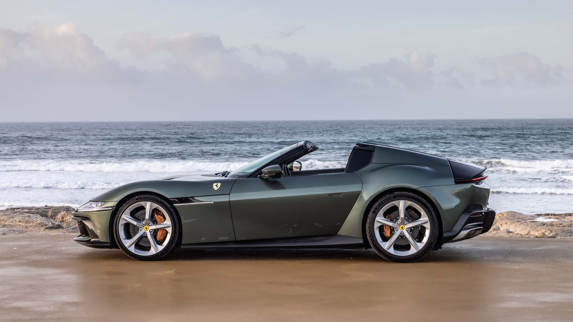https://cdn.motor1.com/images/mgl/rKqooO/s1/2025-ferrari-12cilindri-spider-first-drive-review.jpg