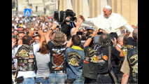 Der Papst segnet Harleys