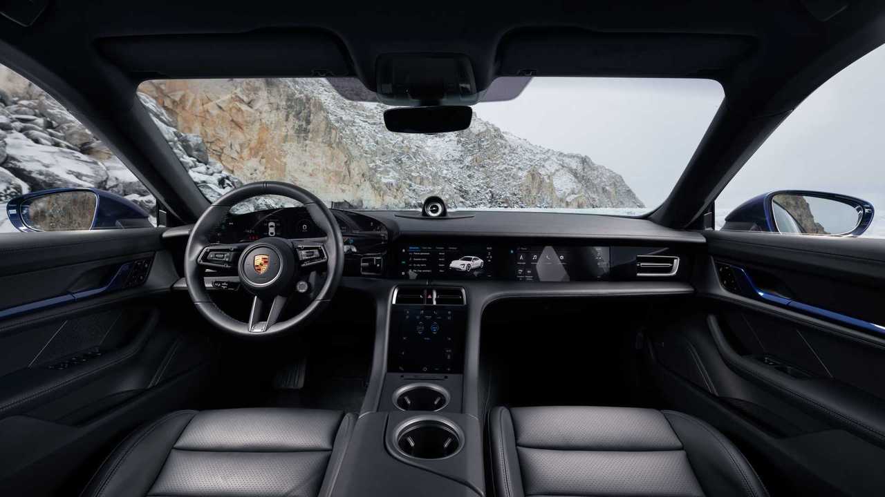 Porsche Taycan на льду