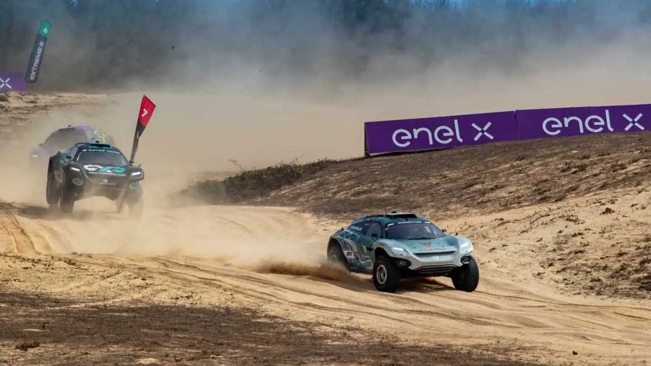 I SUV elettrici di Extreme E impegnati in una gara