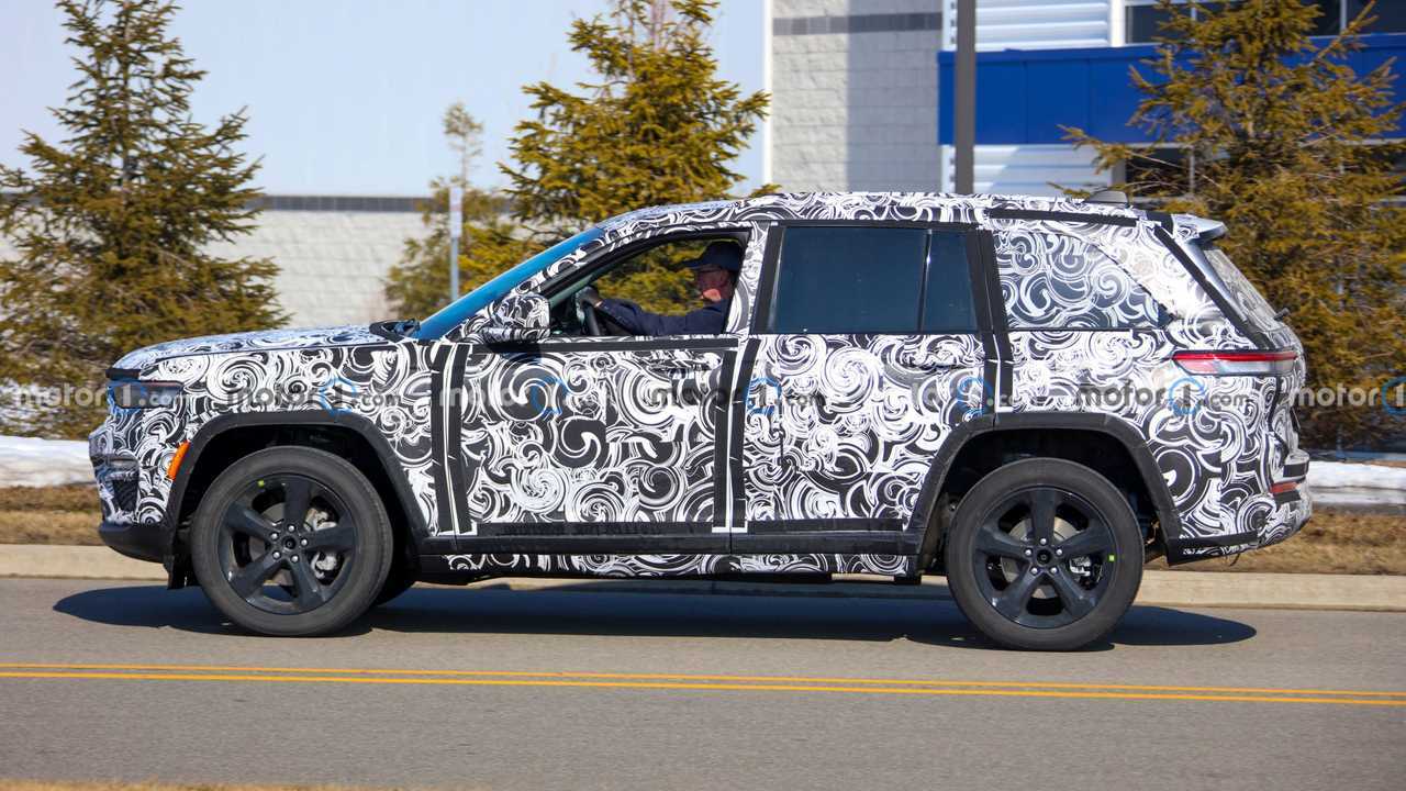 Nuova Jeep Grand Cherokee 5 posti, le foto spia