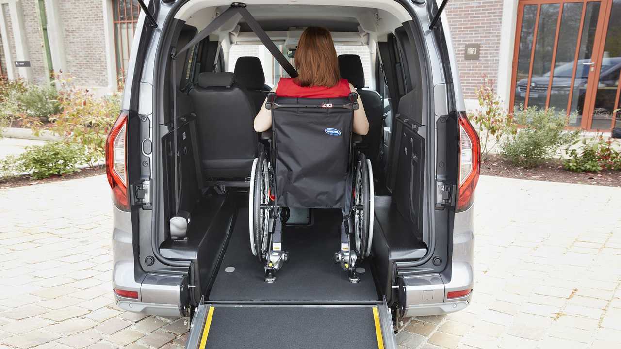 Renault Kangoo - Trasporto Persone con Mobilità Ridotta - Posteriore con sedia a rotelle fissata