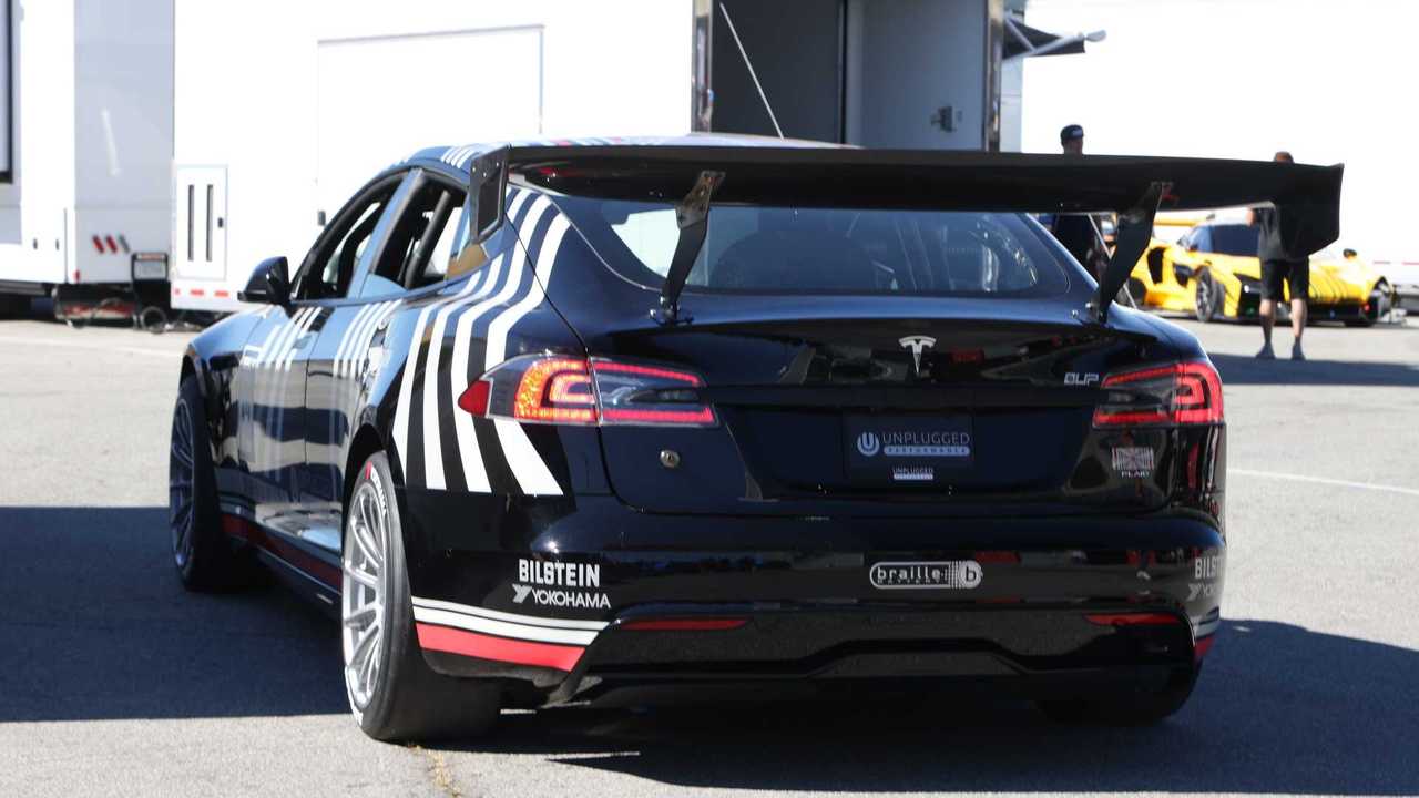 Tesla Model S Plaid modificata da Unplugged Performance