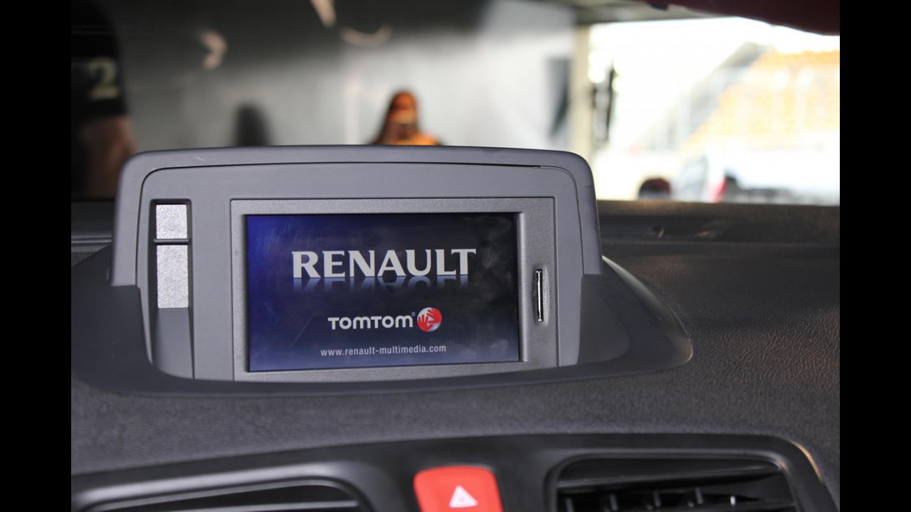 Testamos Novo Renault Fluence no limite no Autódromo de Interlagos