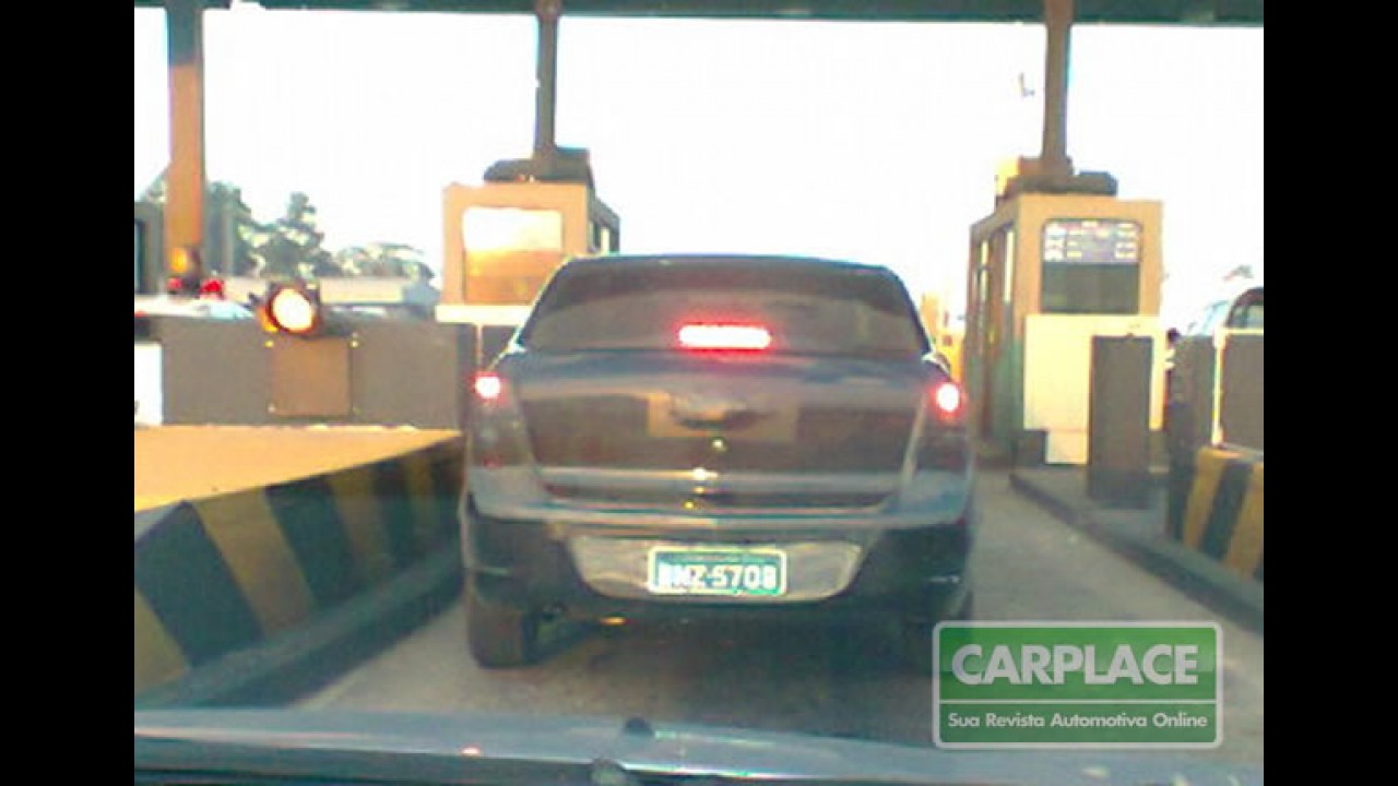 Leitor flagra Novo Chevrolet Cobalt com camuflagem mais leve