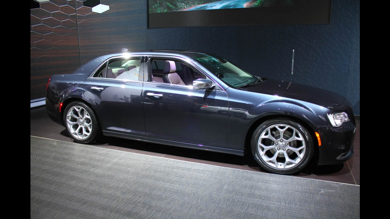 Chrysler 300C renovado chega ao Brasil no primeiro semestre
