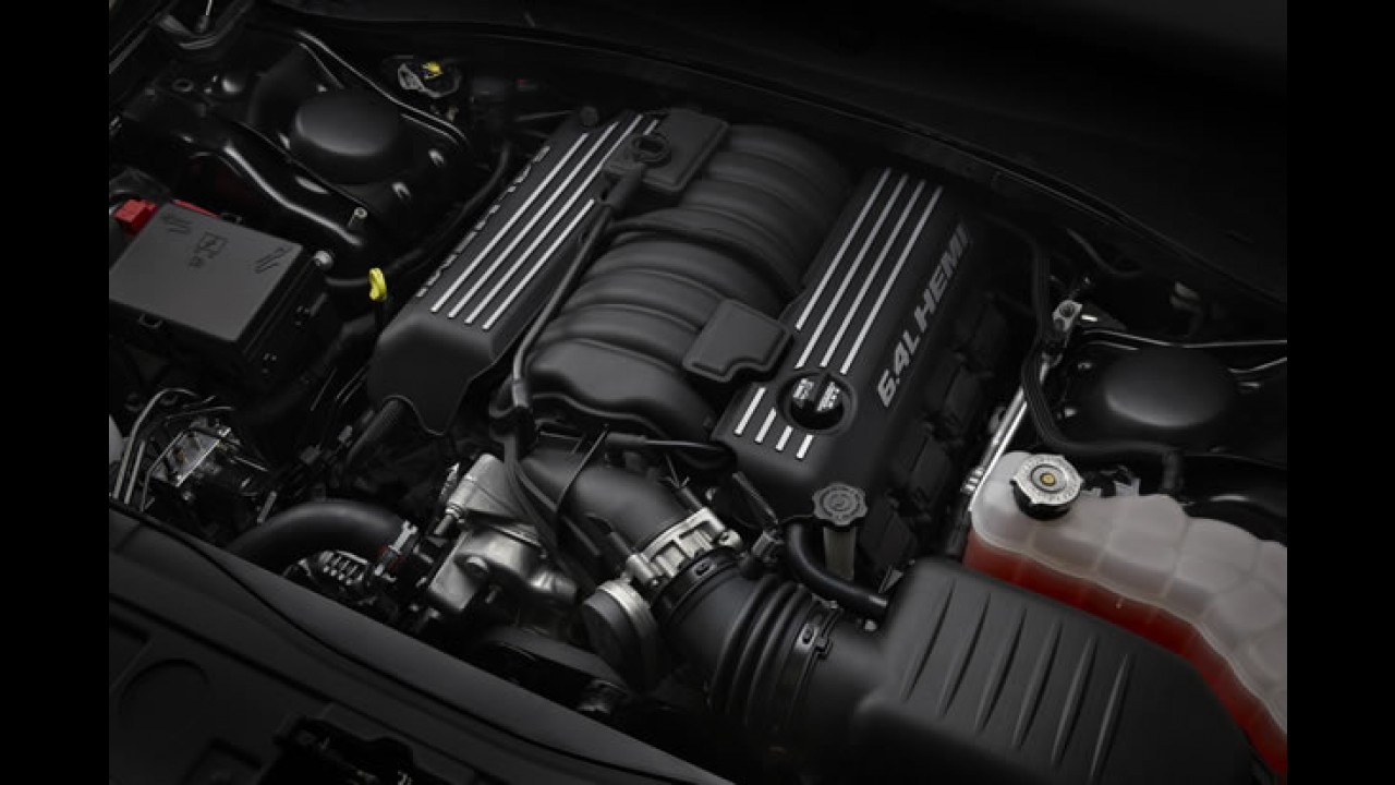 Chrysler apresenta versão esportiva 300 SRT8