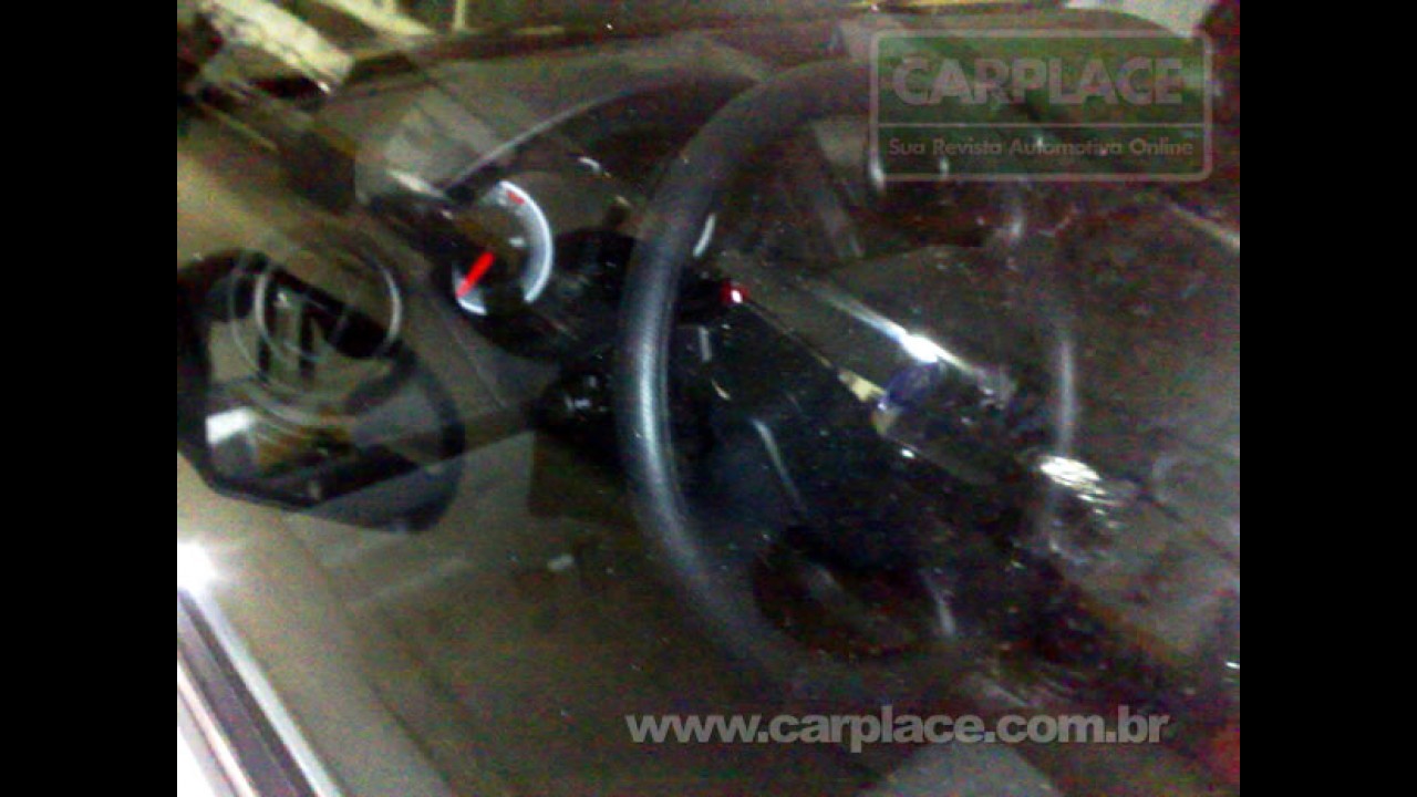 Segredo? Leitor flagra o Novo Ford Fiesta 2011 sem camuflagem em garagem de prédio