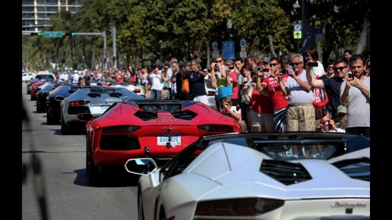 Vídeo: Uma frota de Lamborghini Aventador LP 700-4 invade Miami
