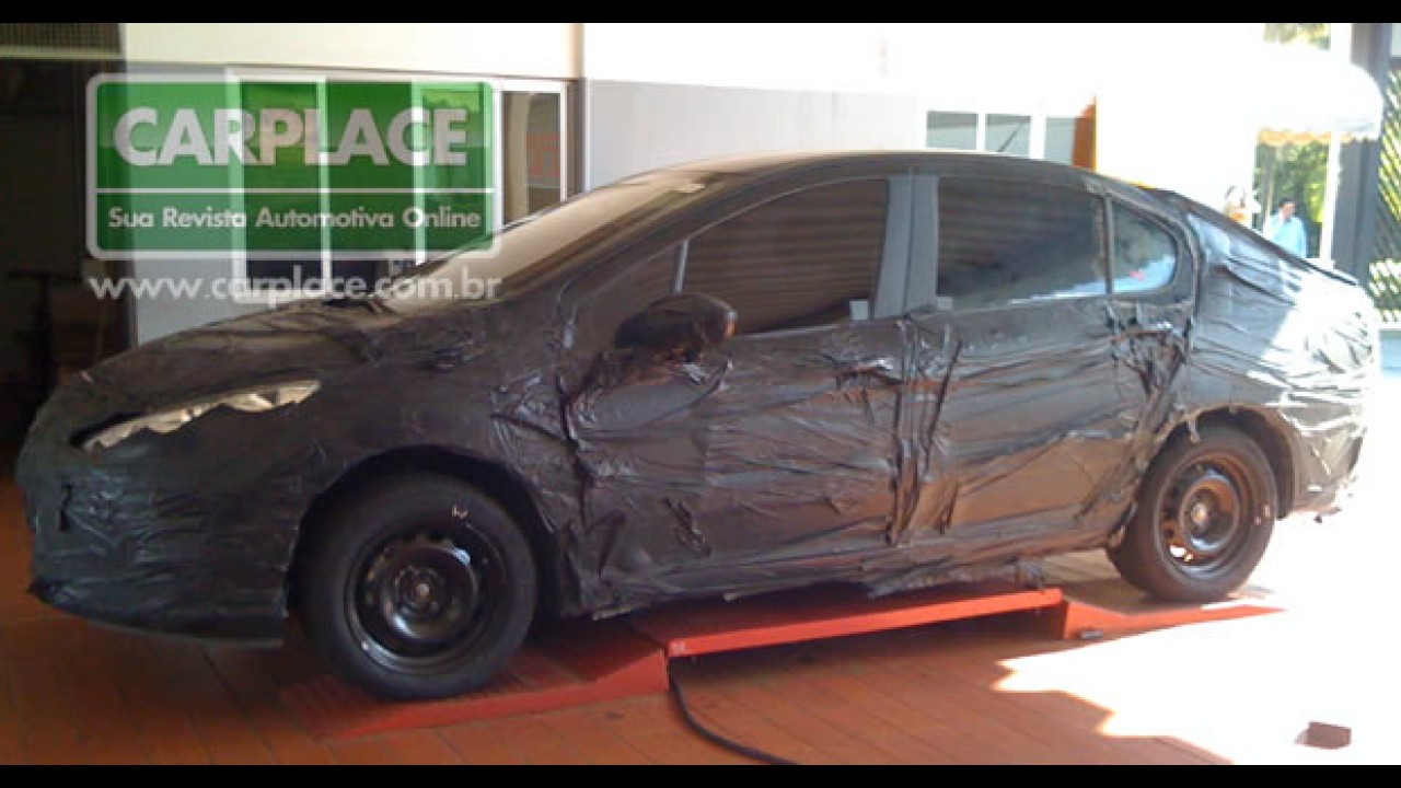 Flagra 3: Flagramos o Novo Peugeot 308 Sedan