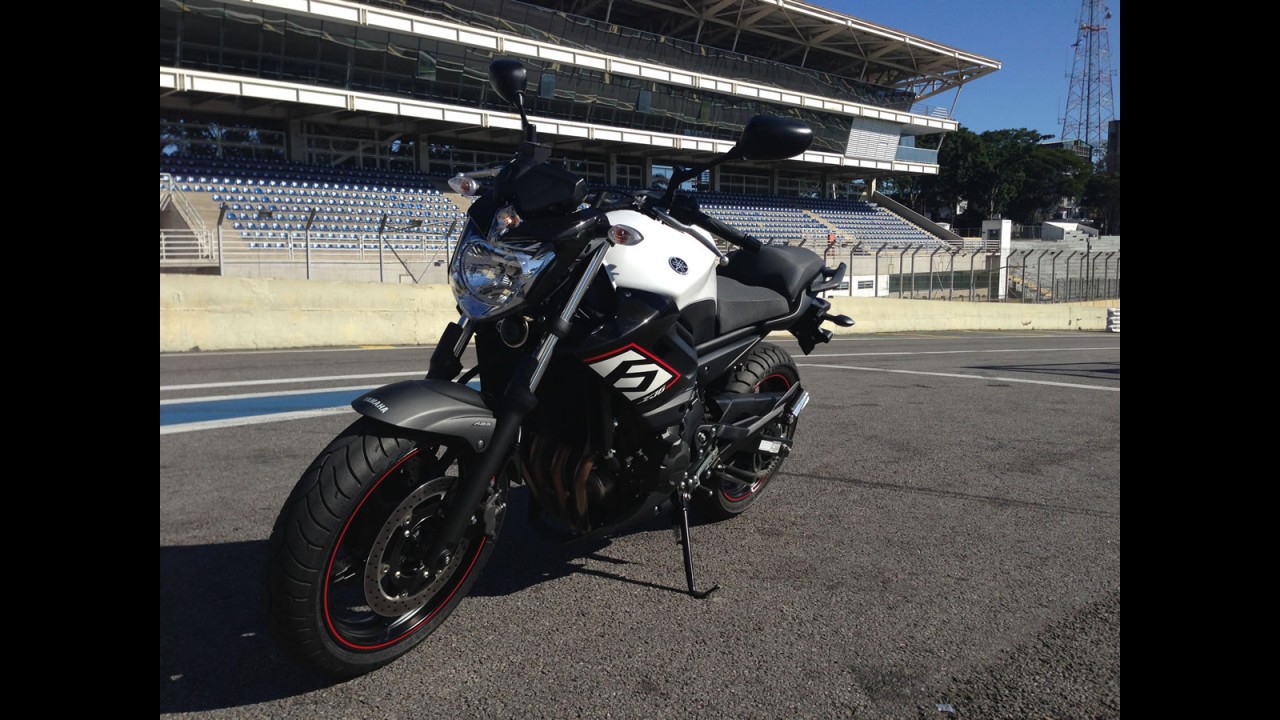 Track day: aceleramos a nova Yamaha XJ6 com ABS em Interlagos