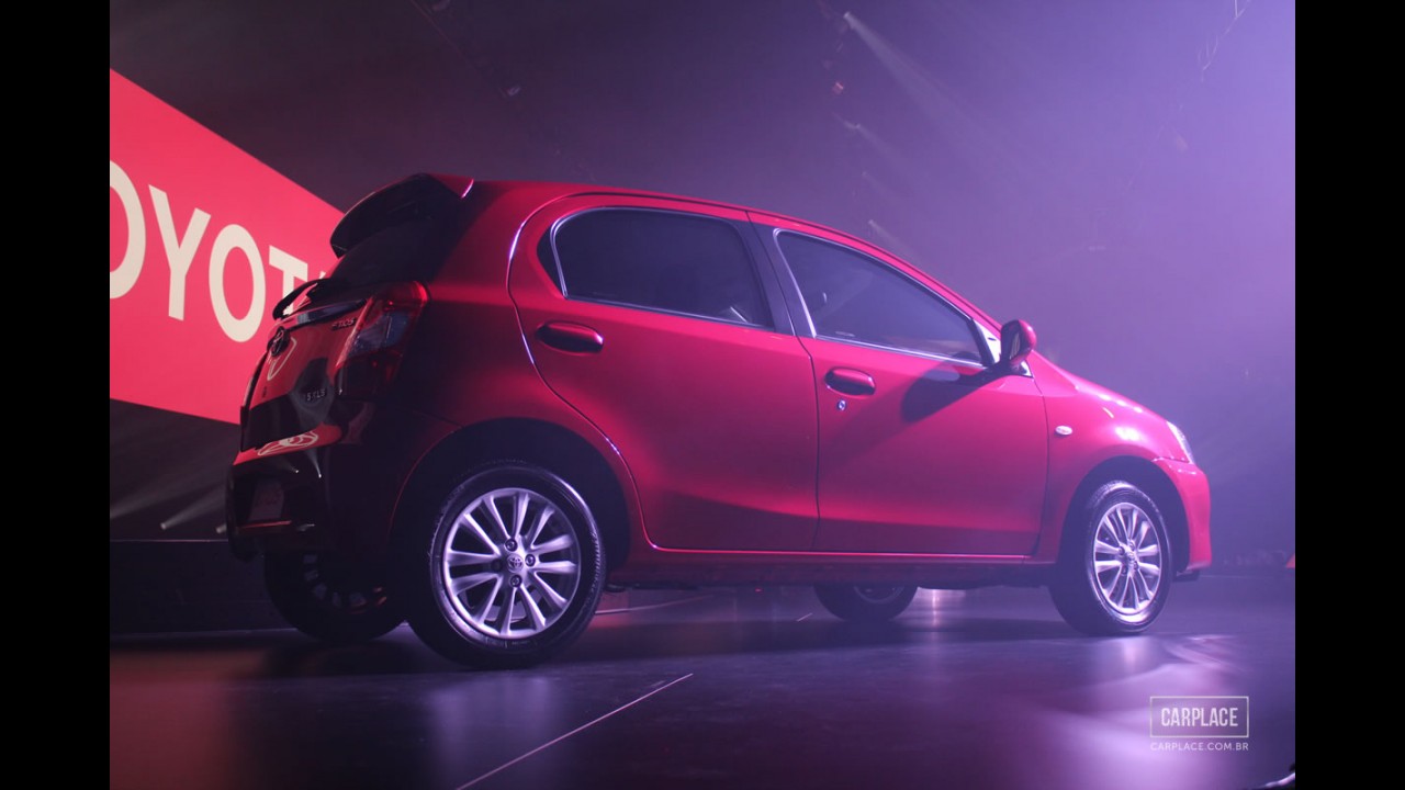 Toyota Etios é lançado por R$ 29.990 - Veja tabela de preços completa