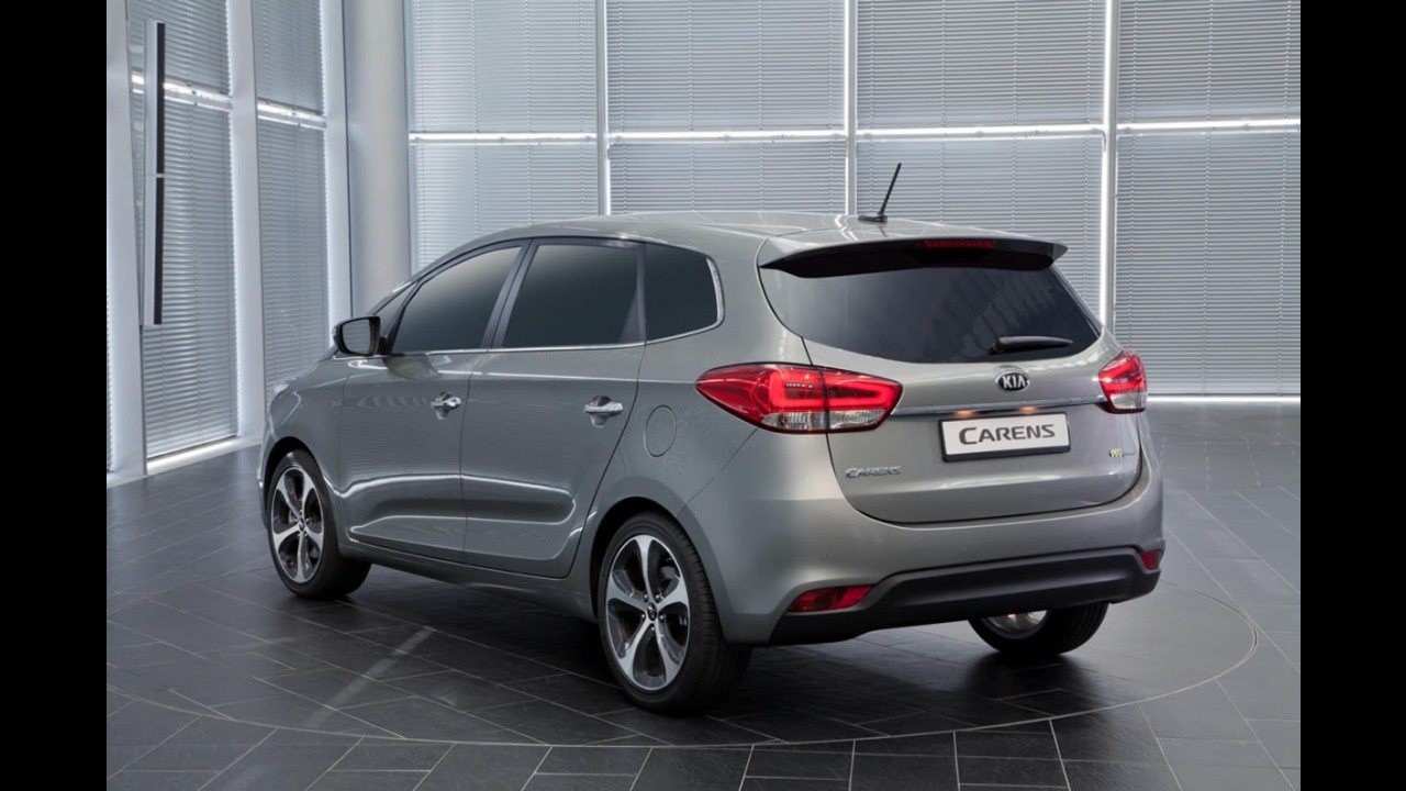 Kia Carens 2013: Novas imagens mostram detalhes do interior