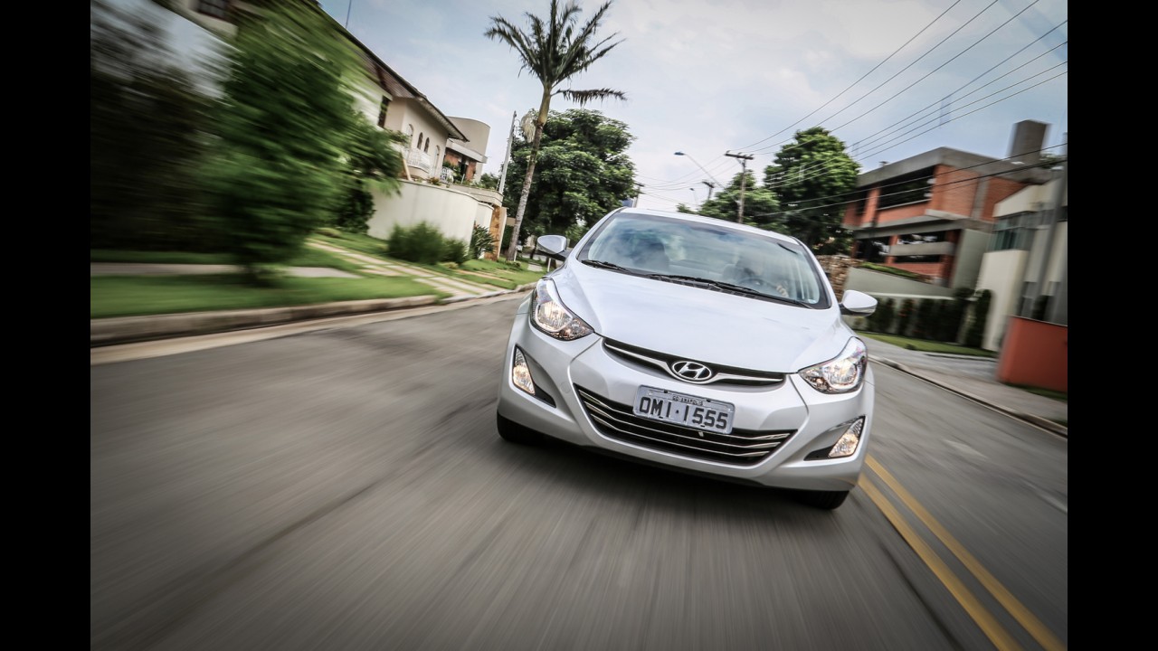 Teste CARPLACE: Hyundai Elantra 2014 tem jeito de Civic e pique de Focus