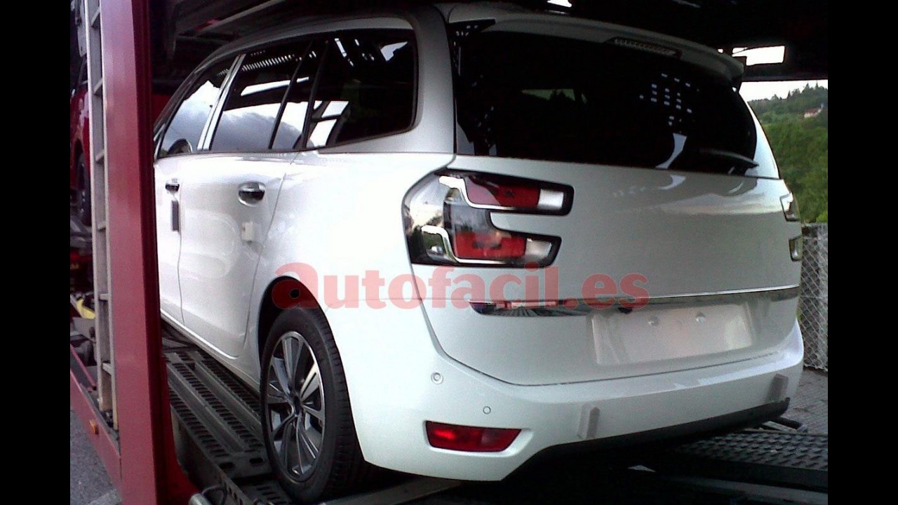 Nova Grand C4 Picasso é flagrada sem disfarces na Espanha