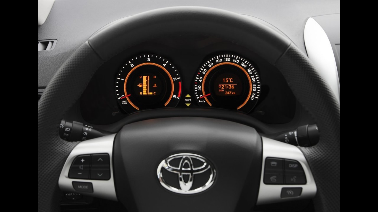Europa: Toyota Corolla ganha alterações estéticas no modelo 2010 (2011)