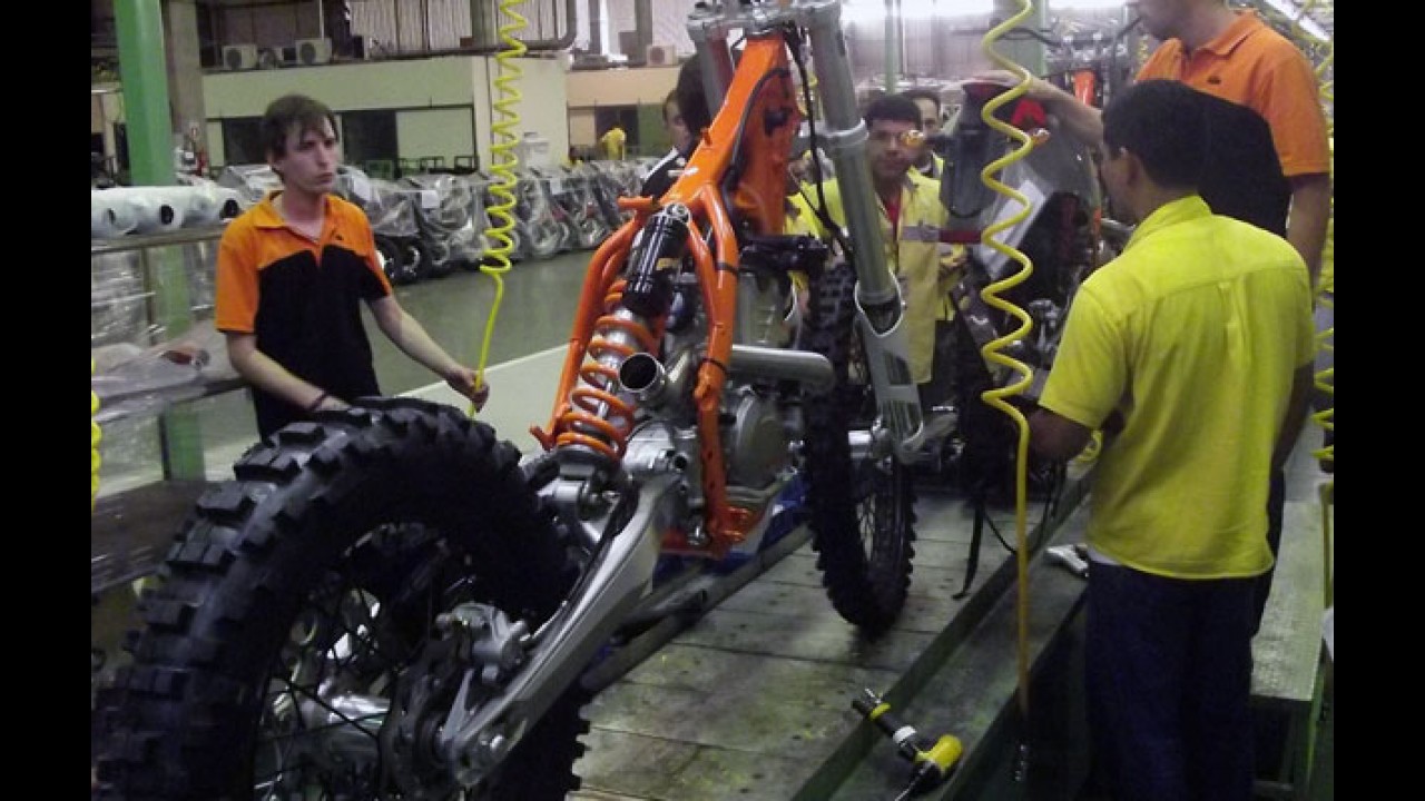KTM no Brasil: primeiras motocicletas já foram montadas e passam por testes