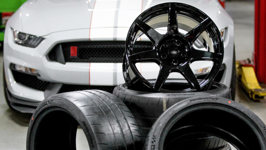 Ford Shelby GT350R Mustang carbon fiber wheels