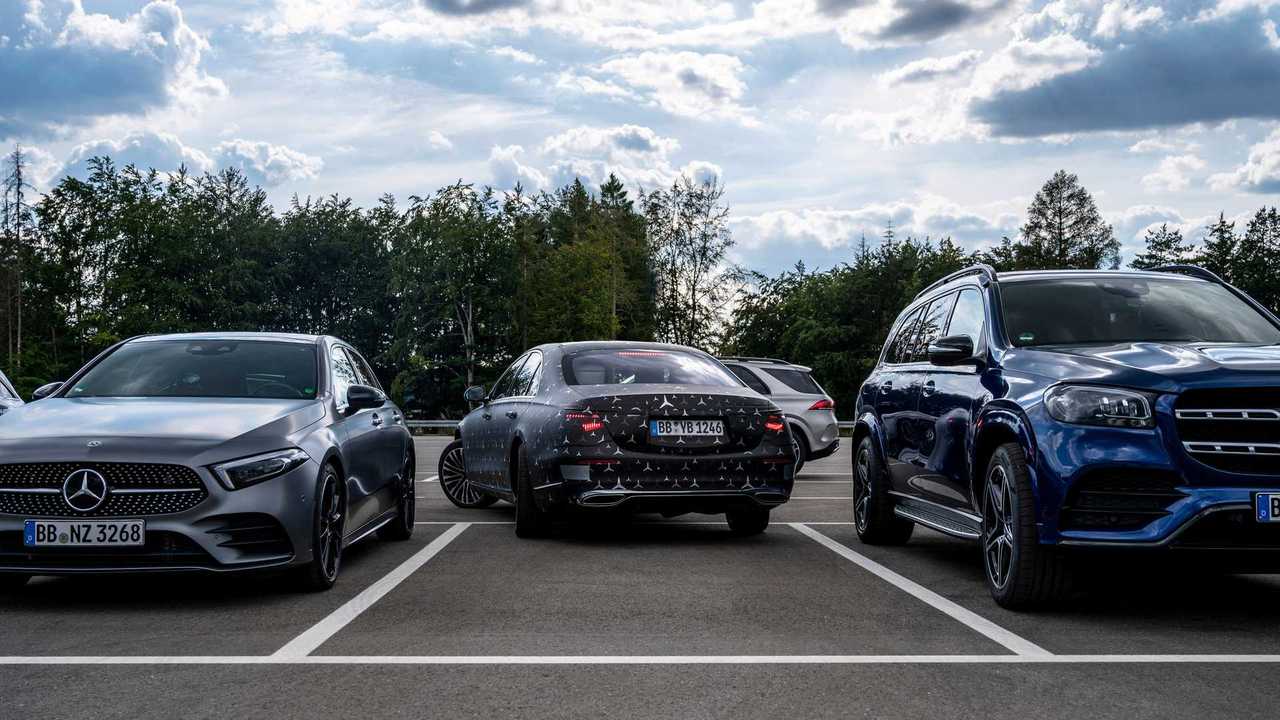 Nuova Mercedes Classe S: airbag posteriori e assetto adattivo