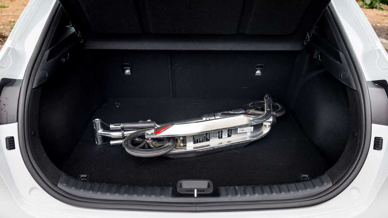 Kia XCeed, Renault Kaptur, Lexus UX