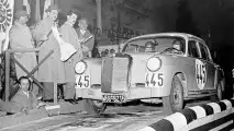 Zeitreise: Unterwegs im Mercedes 220 von 1955