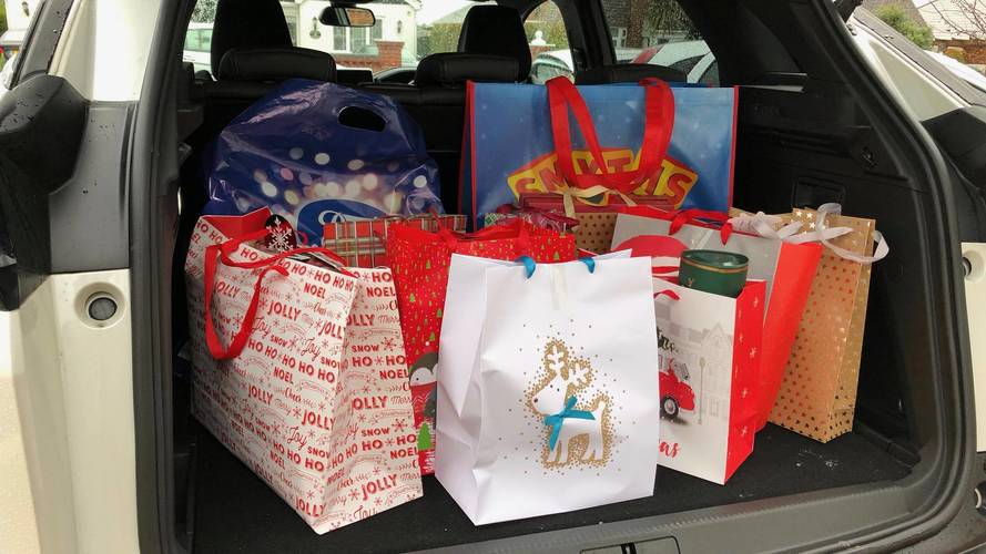 Peugeot 3008 SUV Christmas Shopping