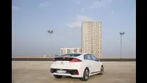 Hyundai Ioniq, pochi optional e tanto di serie
