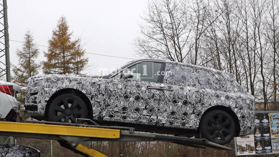 Rolls-Royce Cullinan trailer spy photos