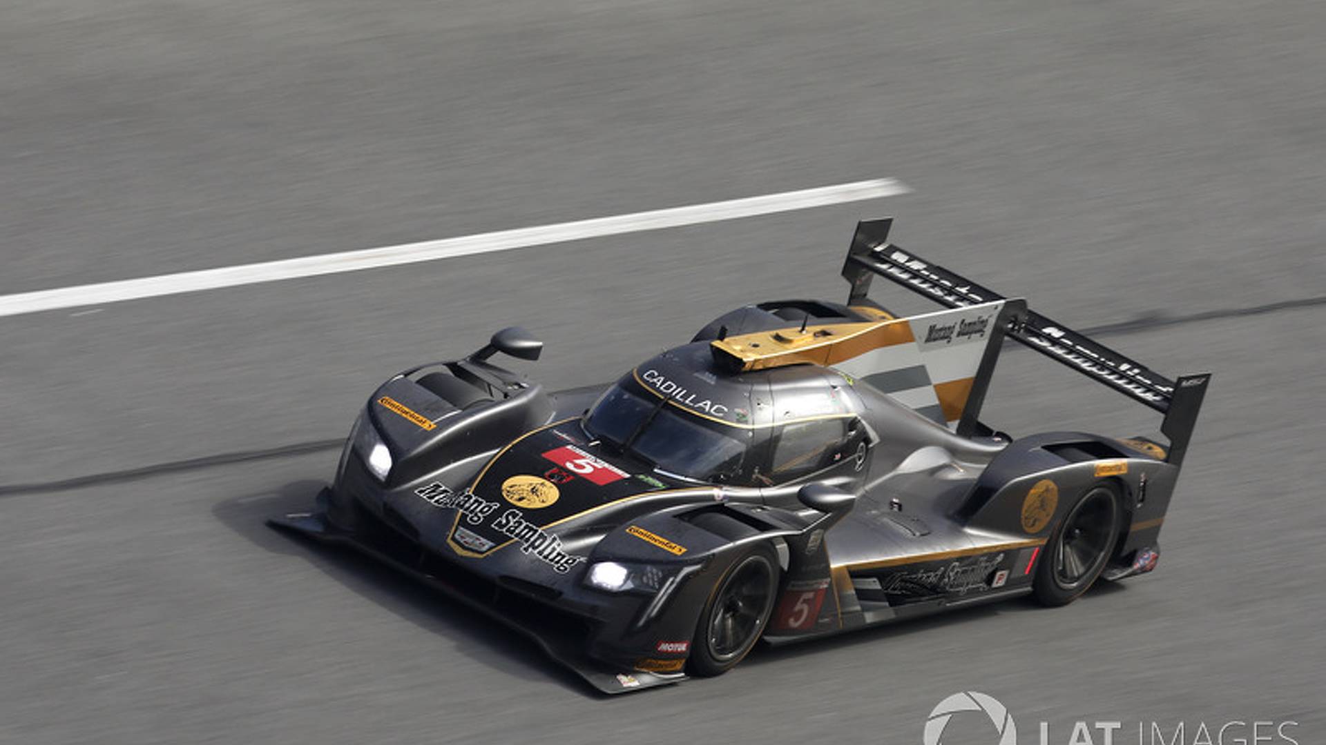 Cadillac gana en Daytona, con récord de vueltas; Alonso termina 38º