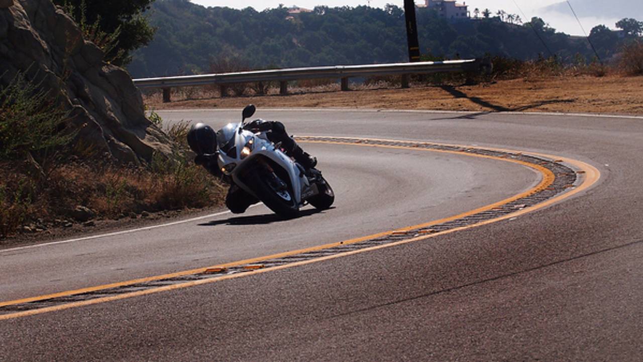 Two guys, one Triumph Daytona 675R