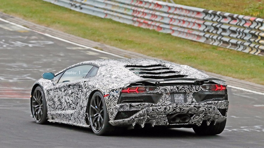 Lamborghini Aventador refresh spy pics