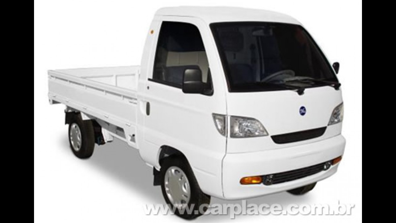 Effa Motors começa a vender o chinês M100 e a linha de utilitários ULC