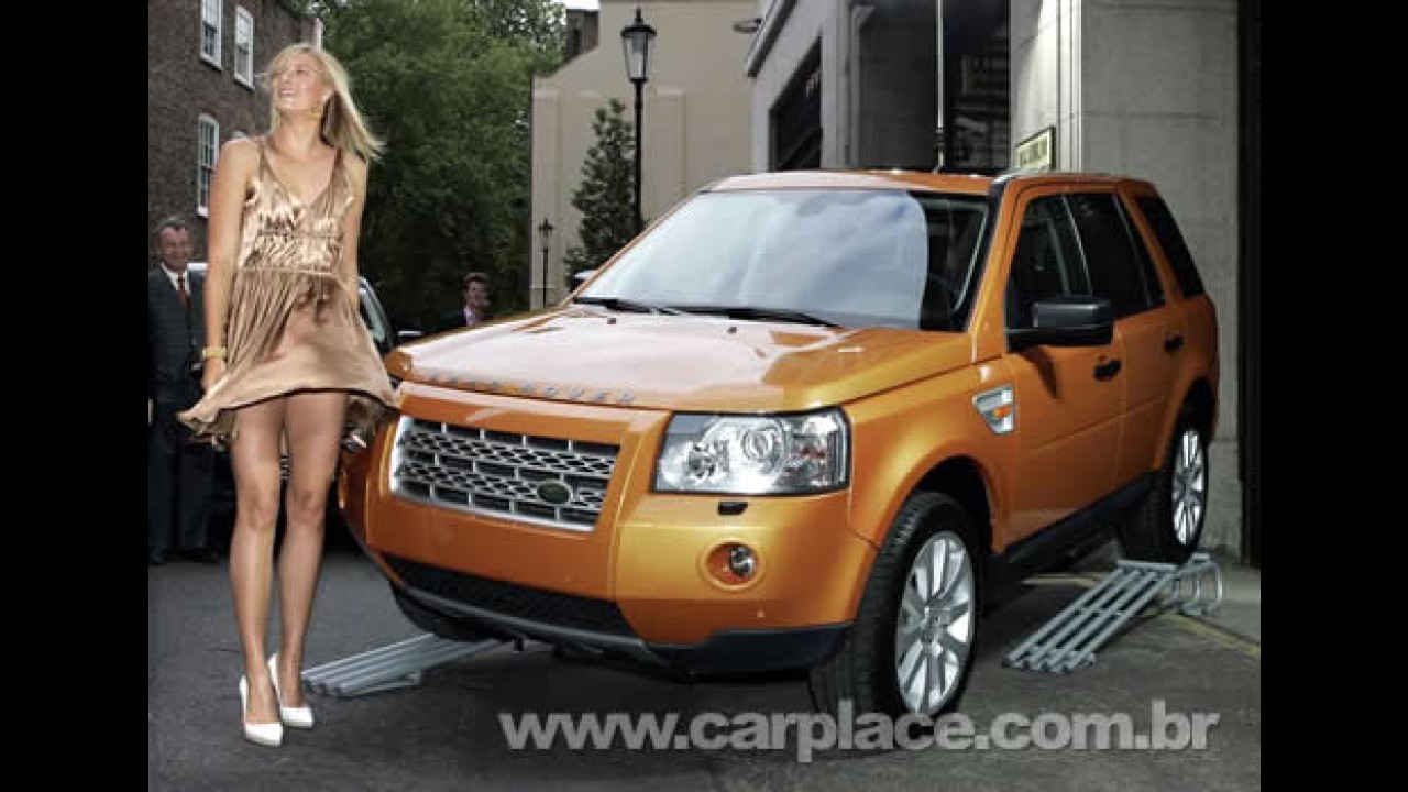 Maria Sharapova mostra a linha 2009 do Land Rover Discovery 3 em Augora Hills