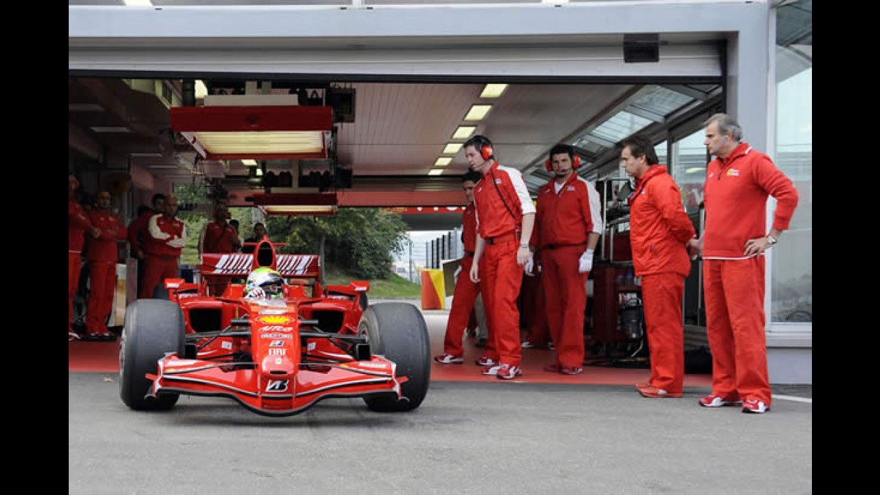 VÍDEO: Felipe Massa está de volta à Maranello e conhece a nova Ferrari 458 Italia