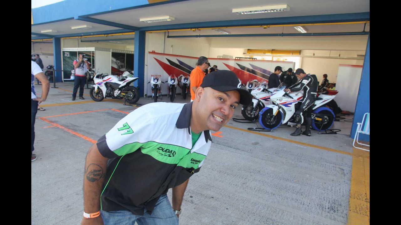 Das ruas para as pistas: conheça a história do motoboy Pássaro