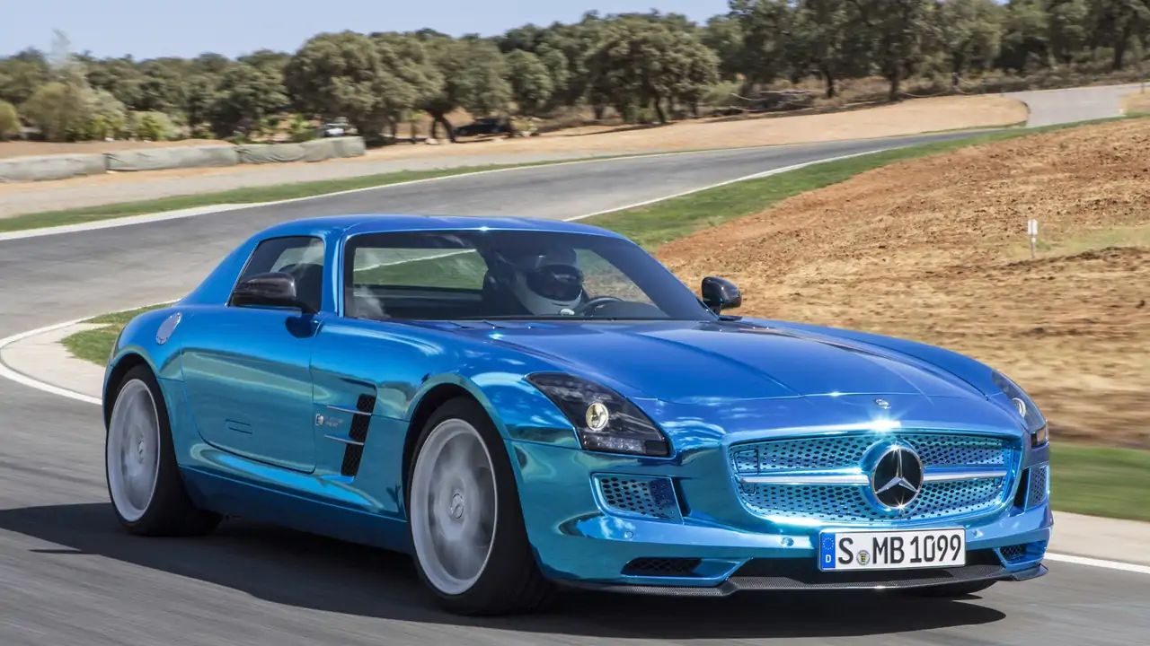 Mercedes Sls Amg With 1 025 Hp Eats Miles On The Autobahn