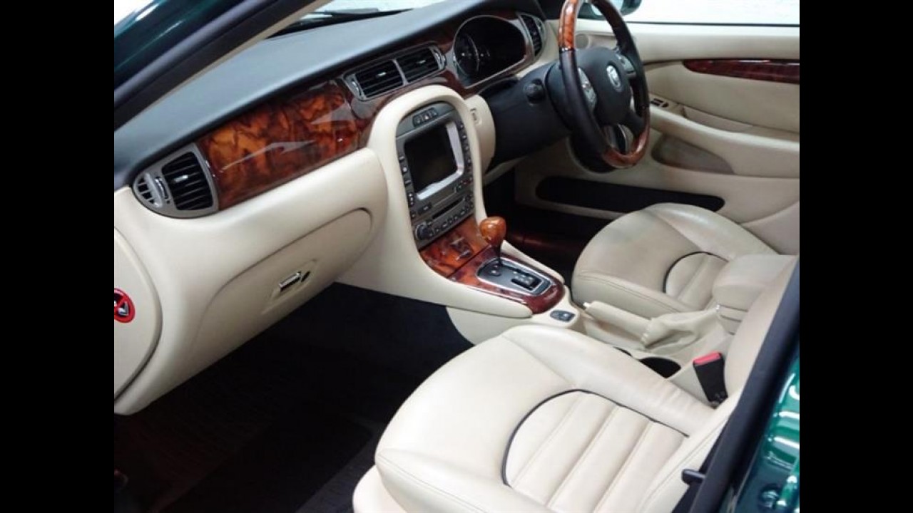 Jaguar X-Type com motor V6 de 231 cv da rainha Elizabeth foi vendido por US$ 20 mil
