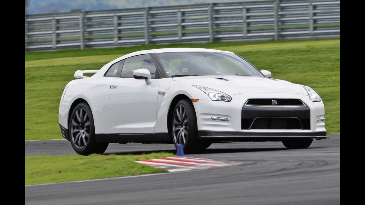 Nissan GT-R: domando o Godzilla na pista do Vello Città