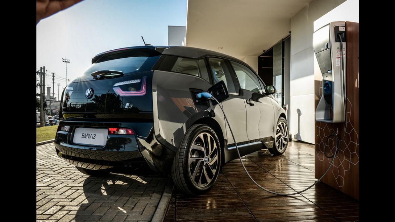 BMW e Ipiranga fecham acordo para instalação de pontos de recarga no Brasil