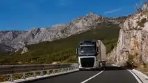 Volvo Paraglider stunt