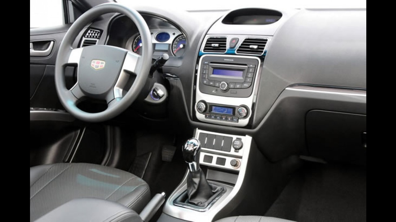 Geely EC7 sofre aumento de preço e volta a custar R$ 49.990