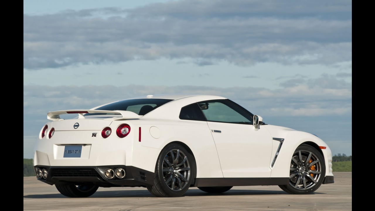 Godzilla vem aí! Nissan anuncia venda oficial do GT-R no Brasil em 2016