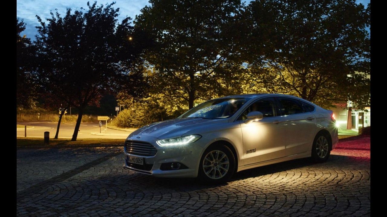 Ford testa farol que identifica pessoas e animais no escuro - vídeo