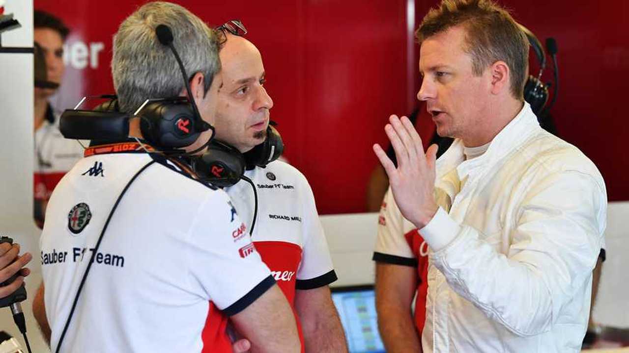 Kimi Raikkonen with Sauber designer Simone Resta during Abu Dhabi testing